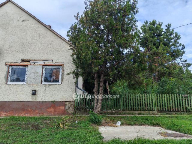 Eladó ikerház, Mányon 16 M Ft, 1 szobás / költözzbe.hu