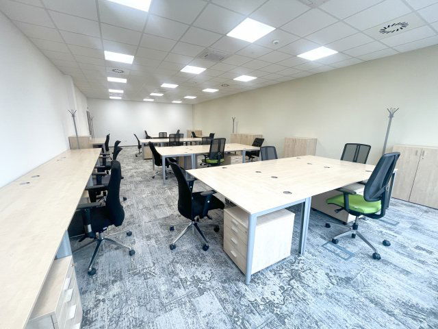 Kiadó iroda, Debrecenben, Barna utcában 1600 E Ft / hó, 1 szobás