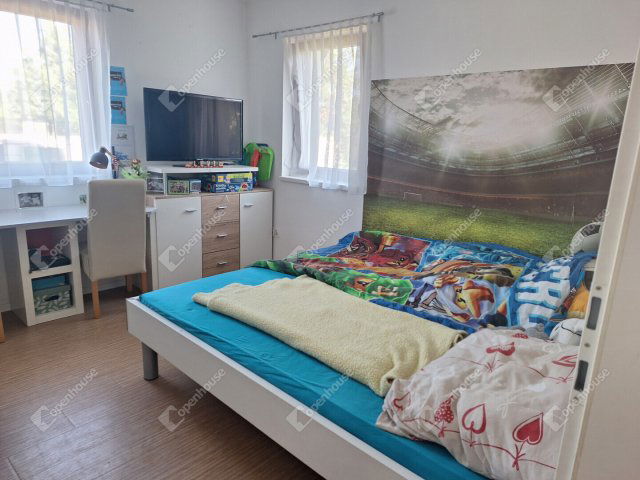 Eladó családi ház, Szárföldön 99 M Ft, 5 szobás