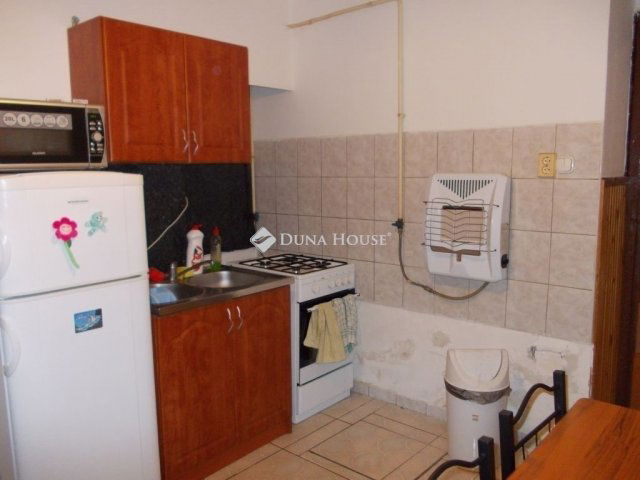 Eladó téglalakás, Pécsett 49.9 M Ft, 2 szobás