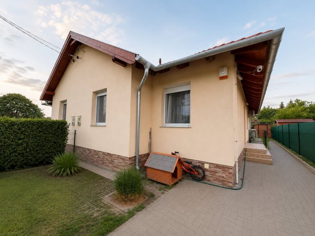Eladó ikerház, Ócsán 79.9 M Ft, 1+2 szobás