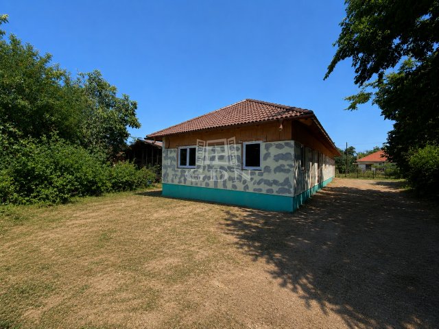 Eladó ikerház, Monorierdőn 75 M Ft, 1+3 szobás
