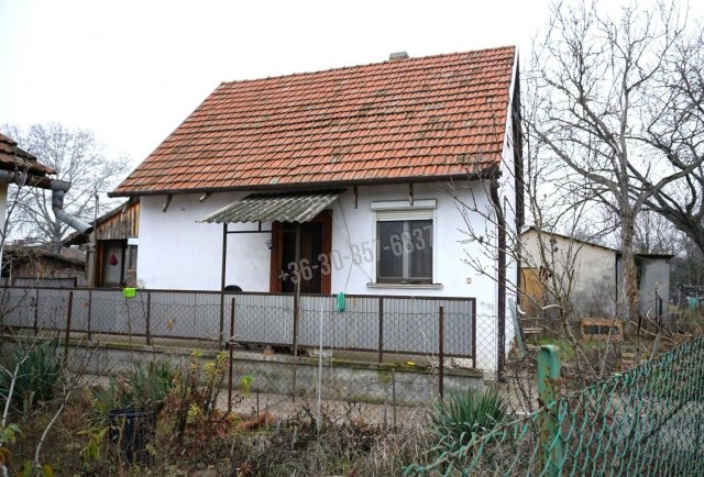 Eladó nyaraló, Szatymazon 27.8 M Ft, 3 szobás