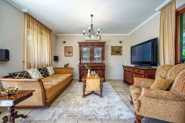 Eladó családi ház, Szentendrén 175 M Ft, 5 szobás