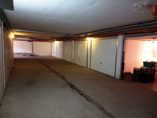 Eladó garázs, Szegeden, Rózsa utcában 10 M Ft