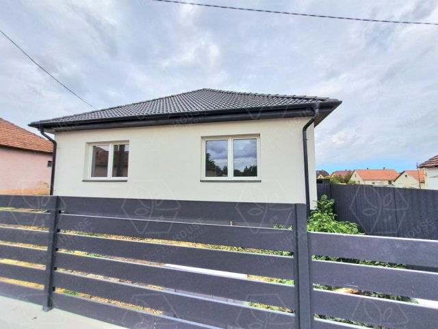 Eladó családi ház, Sényőn 48 M Ft, 3 szobás