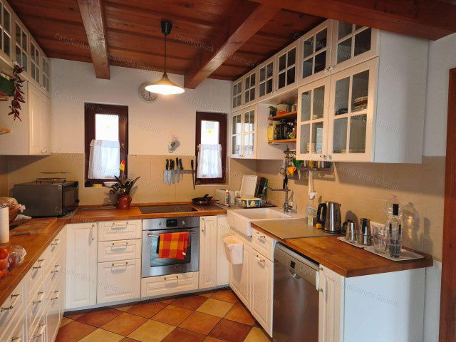 Eladó családi ház, Veresegyházon 196 M Ft, 3 szobás