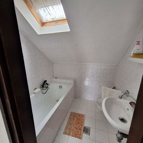 Eladó családi ház, Balatonszabadiban 69.5 M Ft, 6 szobás