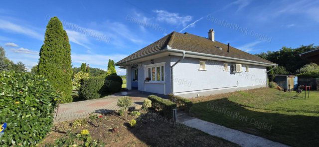 Eladó családi ház, Cegléden 88 M Ft, 3 szobás