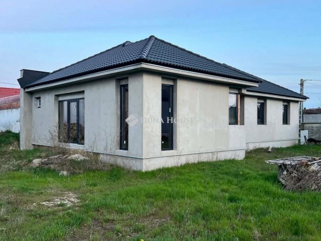 Eladó családi ház, Érsekcsanádon 35 M Ft, 4 szobás