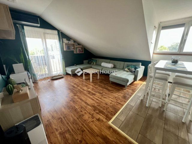 Eladó téglalakás, Pécsett, Komlói úton 39.9 M Ft, 3 szobás