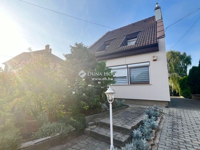 Eladó családi ház, Székesfehérvárott 194.9 M Ft, 4 szobás