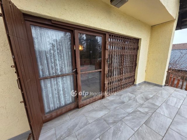 Eladó családi ház, Velencén 79.9 M Ft, 5+2 szobás