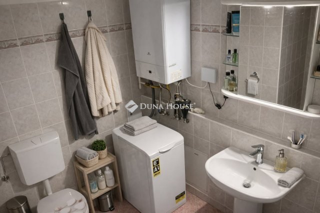 Eladó téglalakás, Budapesten, XVII. kerületben 92 M Ft, 3 szobás