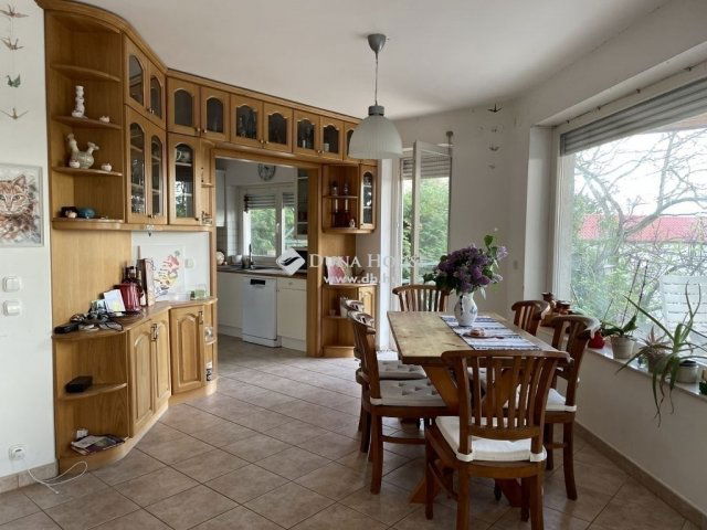 Eladó családi ház, Gödöllőn 169 M Ft, 7 szobás