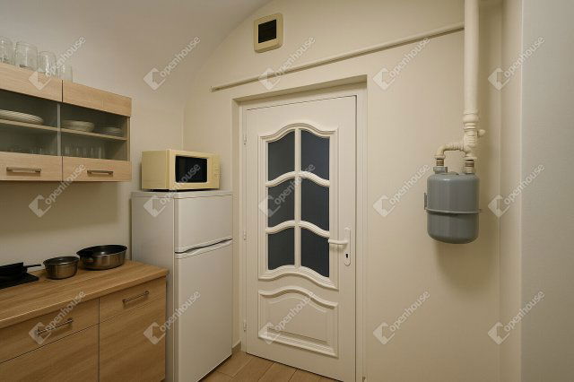 Eladó téglalakás, Sopronban 34.9 M Ft, 1 szobás