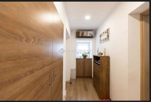 Eladó családi ház, Pécsett 96.5 M Ft, 3 szobás