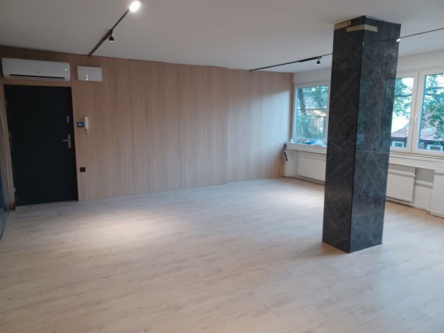 Kiadó iroda, Győrött, Arany János utcában 140 E Ft / hó