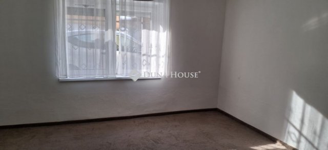 Eladó családi ház, Székesfehérvárott 49.999 M Ft, 2 szobás