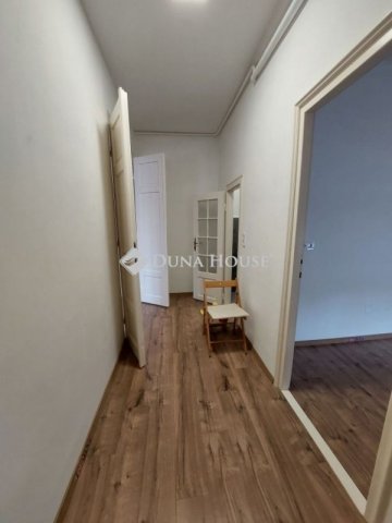 Eladó téglalakás, Baján 32.99 M Ft, 2 szobás