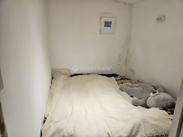 Eladó családi ház, Budapesten, XV. kerületben 38.9 M Ft