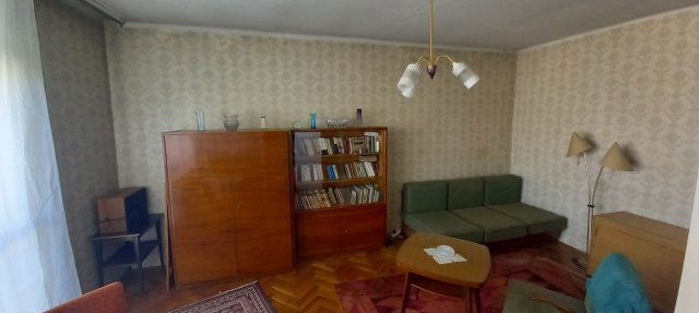 Eladó téglalakás, Székesfehérvárott, Deák Ferenc utcában