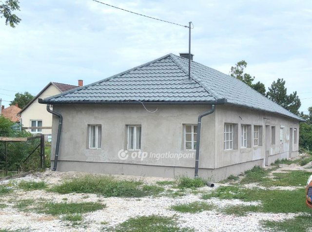 Eladó családi ház, Poroszlón 22 M Ft, 1+2 szobás