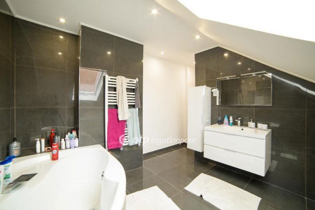 Eladó családi ház, Cegléden 86.9 M Ft, 4+1 szobás