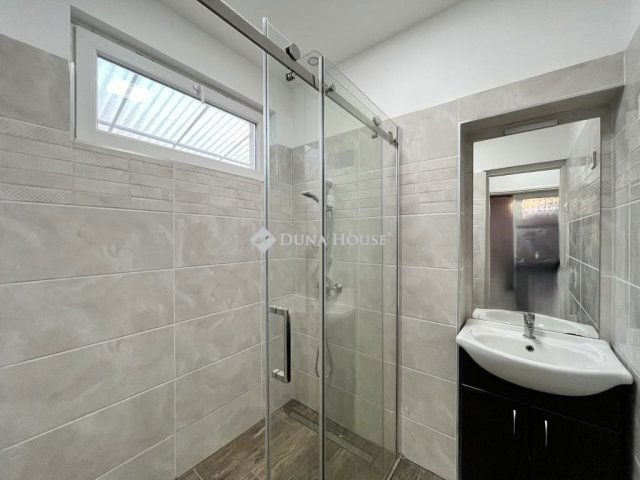 Eladó ikerház, Vecsésen 49.9 M Ft, 3 szobás