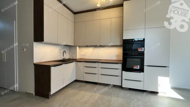 Eladó téglalakás, Kecskeméten 100 M Ft, 2 szobás