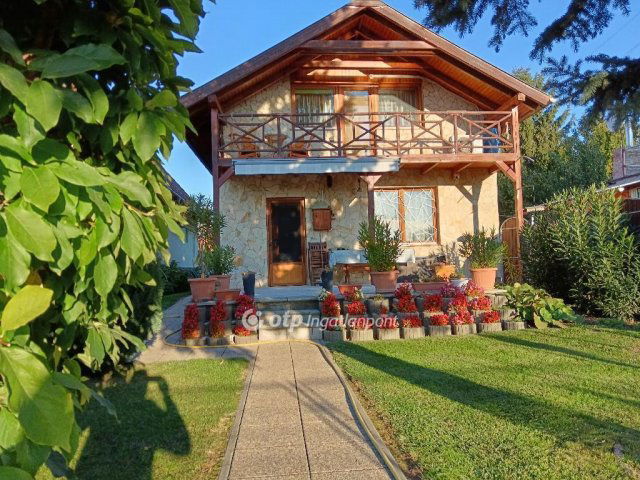 Eladó családi ház, Szigetcsépen 109.9 M Ft, 3 szobás