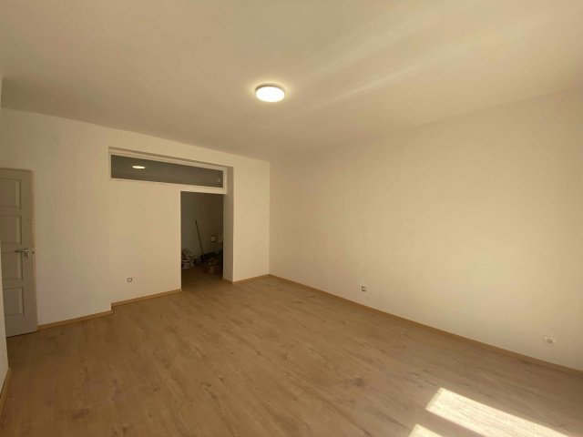 Eladó téglalakás, Komlón, Vörösmarty Mihály utcában 16.9 M Ft