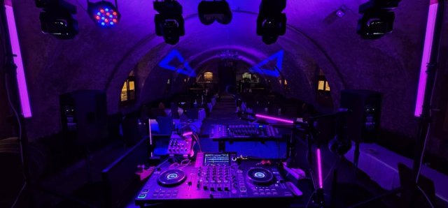 Eladó üzlethelyiség, Cserszegtomajon, Palotai utcában 175 M Ft