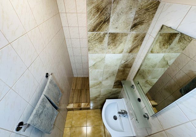 Eladó családi ház, Egerben 175 M Ft, 11+1 szobás