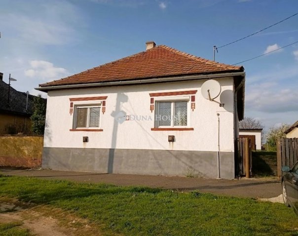 Eladó családi ház, Bajnán 41.9 M Ft, 3 szobás