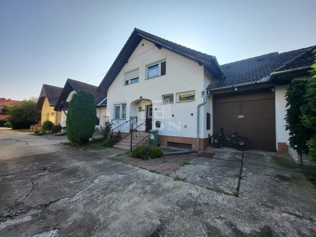Eladó sorház, Sárváron 73.9 M Ft, 5+1 szobás