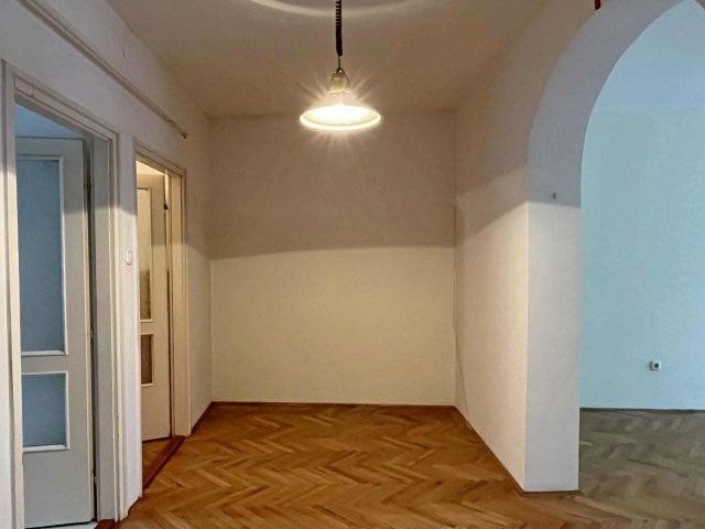 Kiadó téglalakás, albérlet, Egerben 200 E Ft / hó, 3 szobás