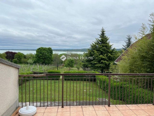 Eladó nyaraló, Tihanyban 149.9 M Ft, 4 szobás