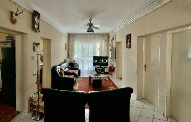 Eladó családi ház, Balatonföldváron 199.9 M Ft, 9 szobás