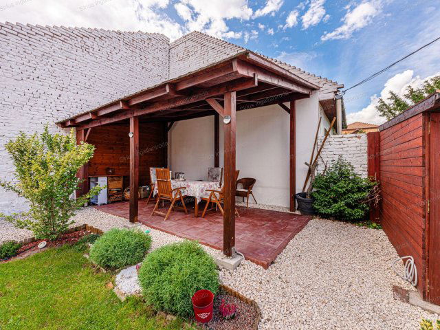 Eladó családi ház, Budapesten, XX. kerületben, Lázár utcában