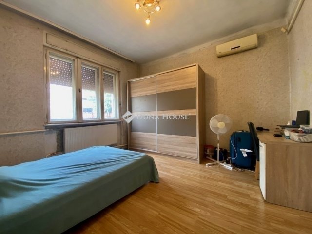 Eladó családi ház, Budapesten, XV. kerületben 89.99 M Ft