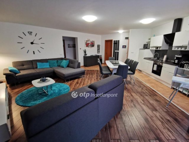 Eladó téglalakás, Hajdúszoboszlón 84.9 M Ft, 3 szobás