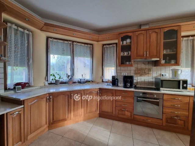 Eladó családi ház, Bakonyszentlászlón 117 M Ft, 4 szobás