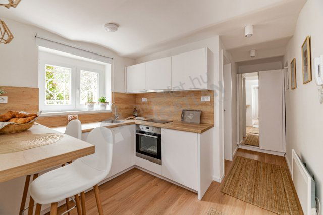 Eladó téglalakás, II. kerületben, Gyöngyvirág utcában