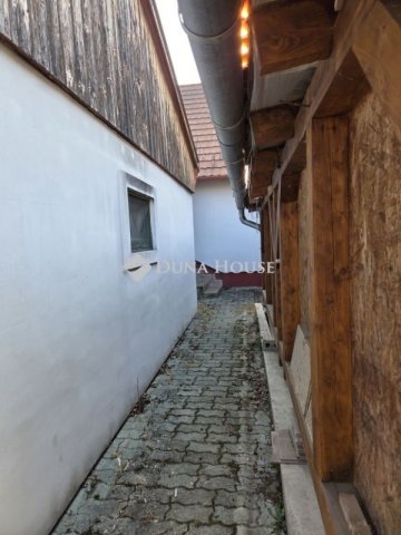 Eladó családi ház, Leányfaluban 159.9 M Ft, 3 szobás