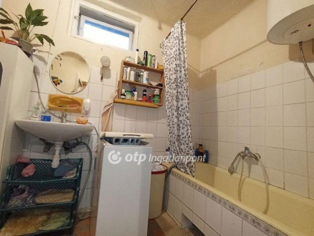 Eladó családi ház, Taron 18 M Ft, 4 szobás