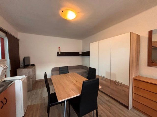 Kiadó családi ház, albérlet, Pécsett, Remény utcában