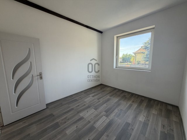 Eladó családi ház, Újszászon 50 M Ft, 5 szobás