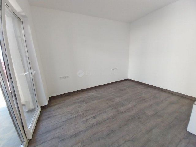Eladó családi ház, Szegeden 180 M Ft, 1+5 szobás
