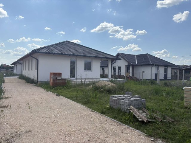 Eladó ikerház, Szigetcsépen 91.9 M Ft, 5 szobás